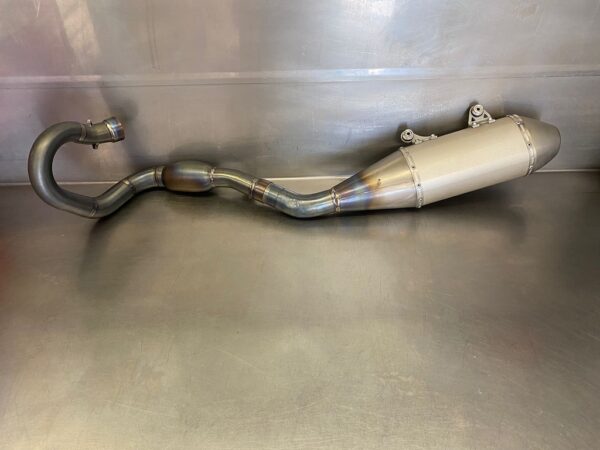 Alternative view of HGS titanium uitlaat Ktm/gasgas/husqvarna 450f 2019 t/m 2022 gebruikt